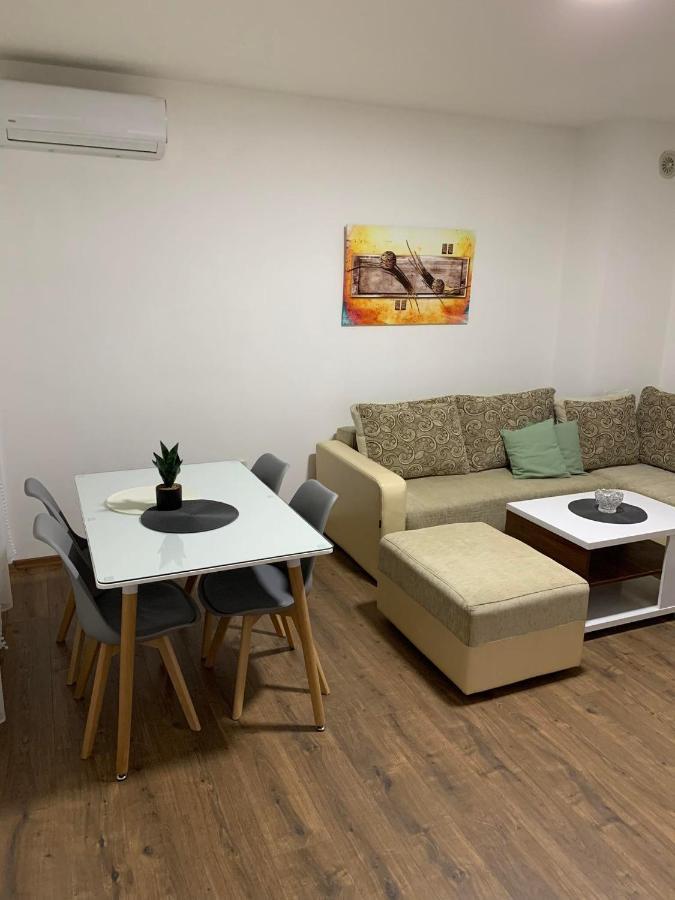 Mar Lux Apartment คูมาโนโว ภายนอก รูปภาพ